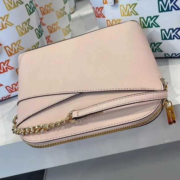 MICHAEL KORS
Jet Set Travel Medium Dome Crossbody Bag
Powder Blush 
NWT - Picture 6 of 16
